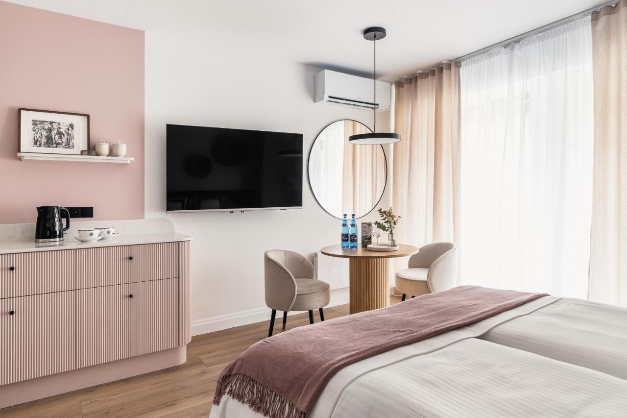 Rose With Bath By Oneapartments Apartment Sopot