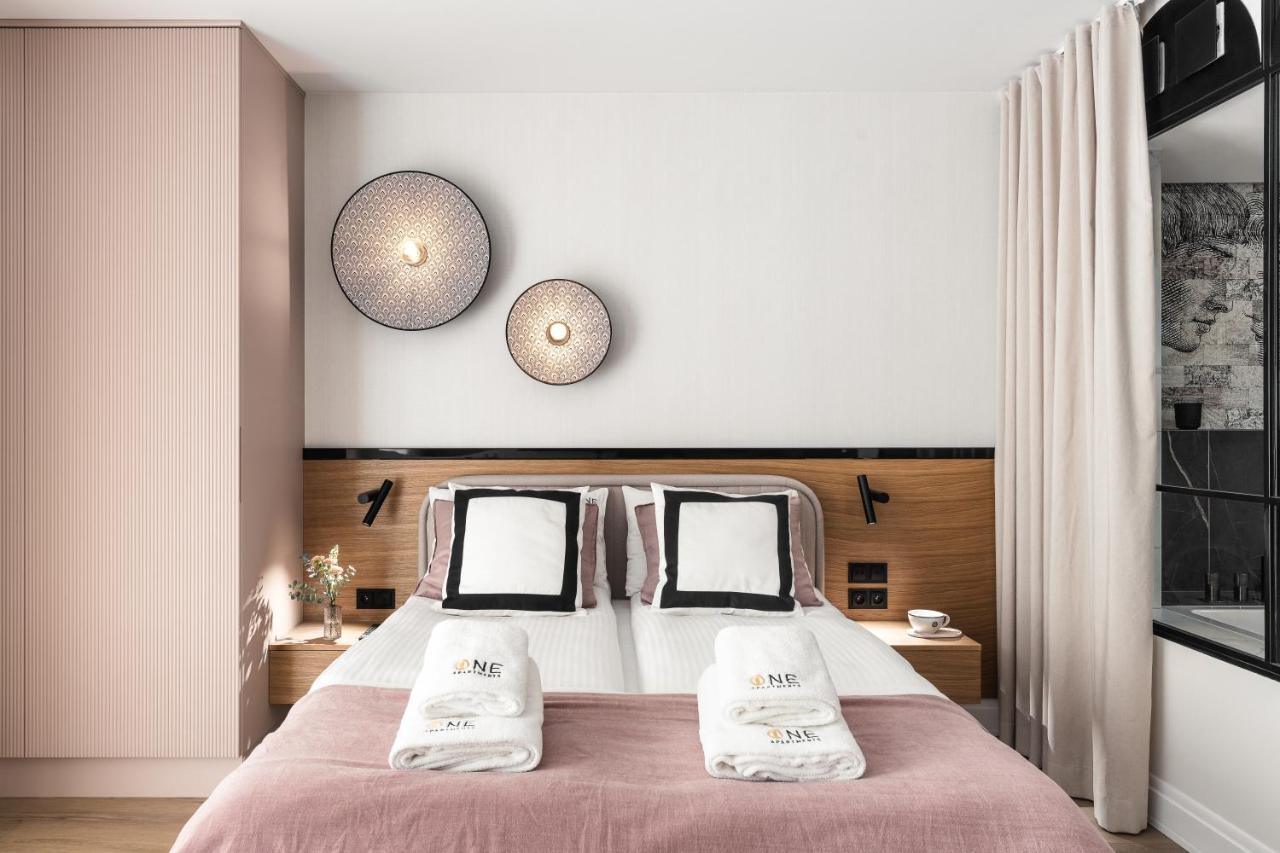 Rose With Bath By Oneapartments Apartment *
