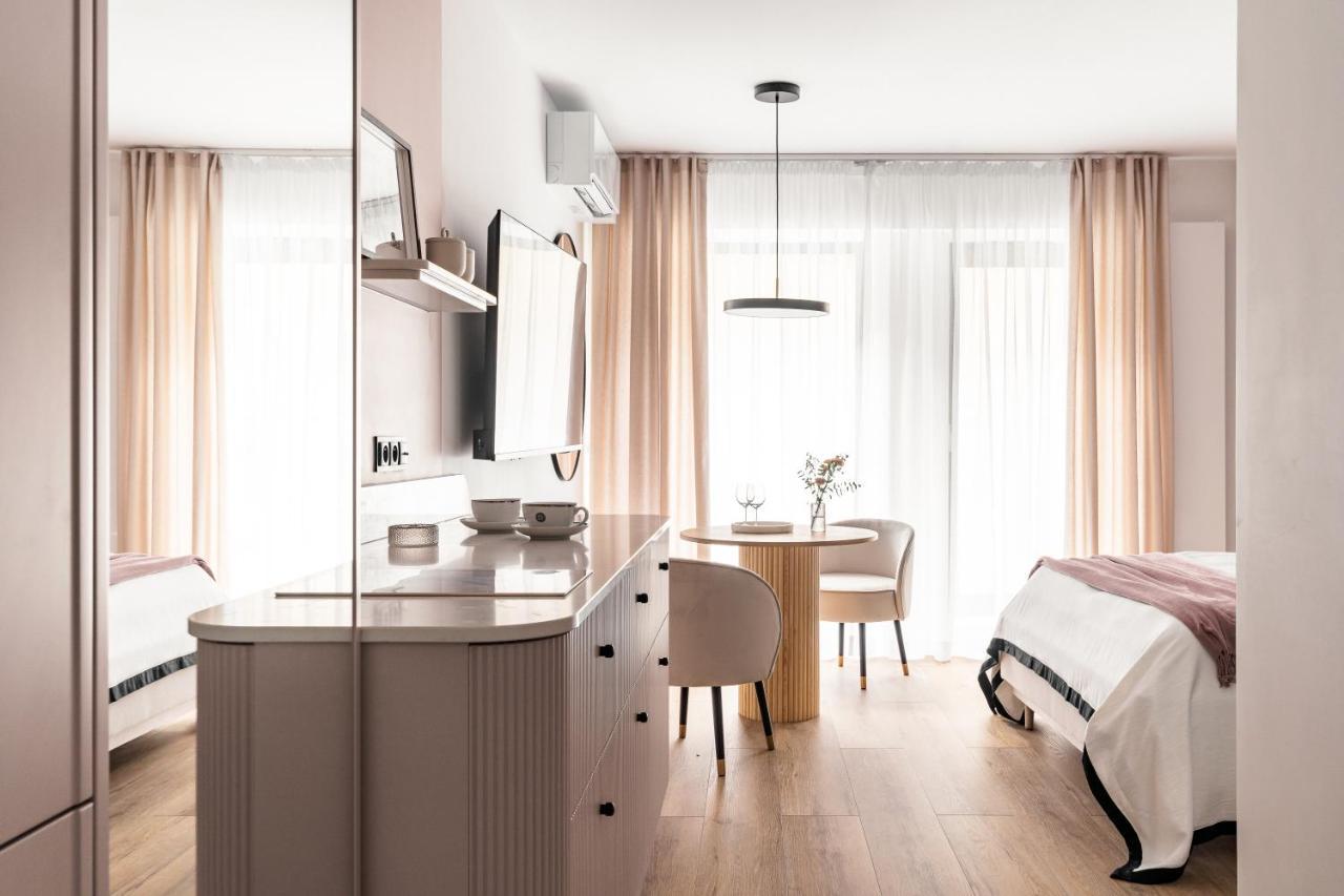 Apartment Rose With Bath By Oneapartments
